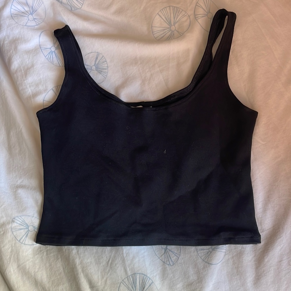 Manu Studio Basic Black Crop Tank - image 1